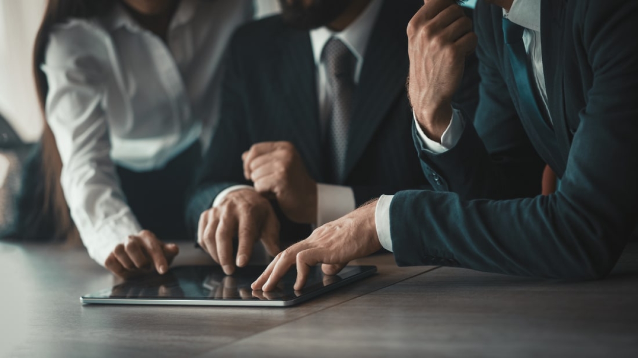 How-to-Choose-The-Right-Industry-When-Starting-a-New-Business